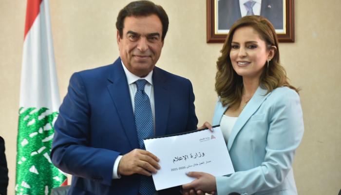 قرداحي يتسلم مهامه وزيرا للإعلام مستهلا بـ”المسامح كريم”