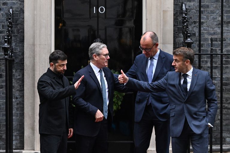 من اليمين قادة فرنسا وأوكرانيا وبريطانيا وألمانيا