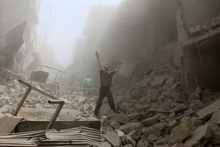 صلاة الجمعة يتم تعليقها لأول مرة في أحياء حلب بشمال سوريا