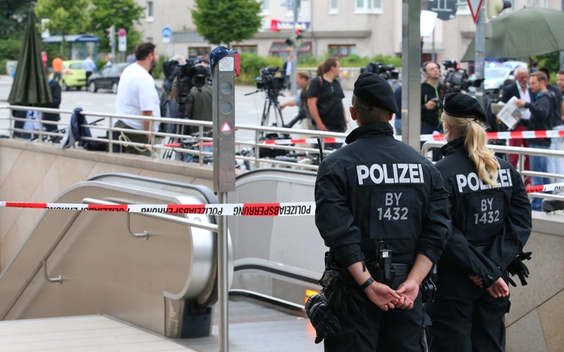 عناصر الشرطة الألمانية قرب موقع هجوم ميونيخ