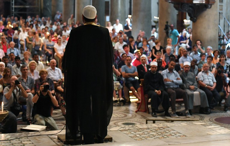 الإمام سامي سليم يخطب في قداس كنيسة نوتردام في روان الفرنسية