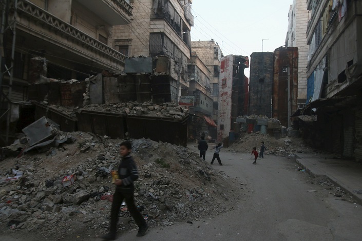 جانب من الدمار بأحد شوارع حلب (أرشيفية)
