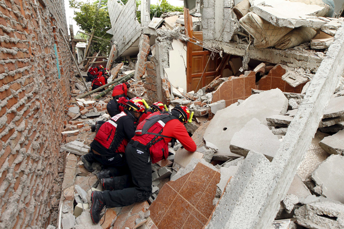 الإكوادور تشهد أكبر زلزال في تاريخها مخلفا 246 قتيلا