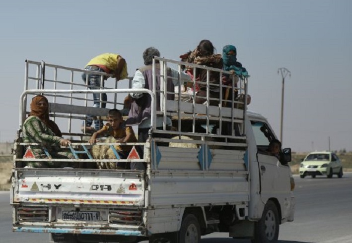 أهالى الحسكة يفرون من مواقع القصف