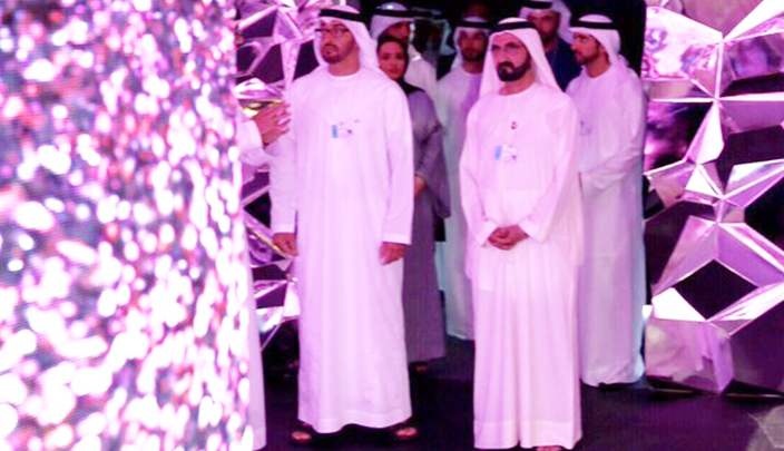 الشيخ محمد بن راشد والشيخ محمد بن زايد داخل