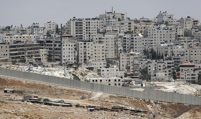 فلسطينيون يلجأون لهدم منازلهم لتجنب دفع غرامات باهظة من قبل جيش الاحتلال