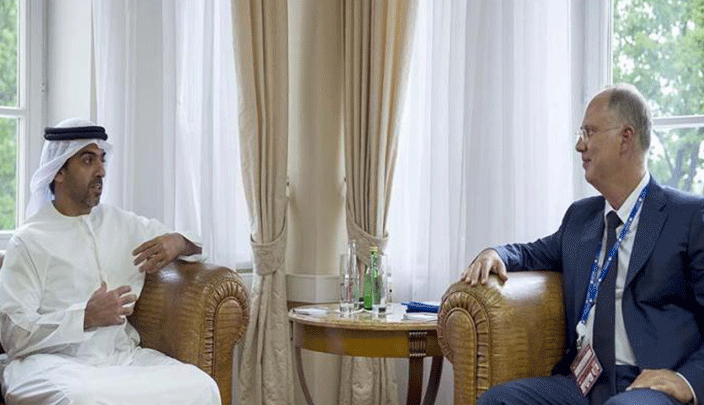 حامد بن زايد مع الرئيس التنفيذي لصندوق الاستثمار الروسي المباشر.