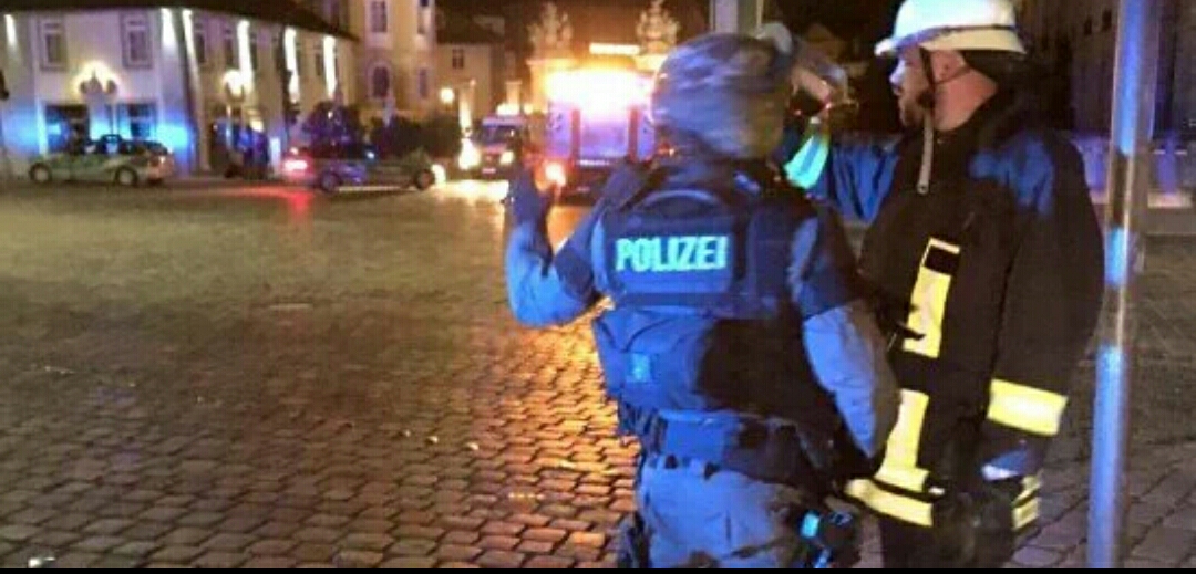 عناصر الشرطة الألمانية في محيط الحادث