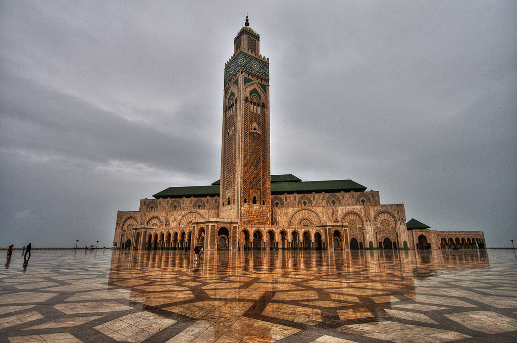 التعريف بمسجد الحسن الثاني 2. تاريخ إنشاء المسجد