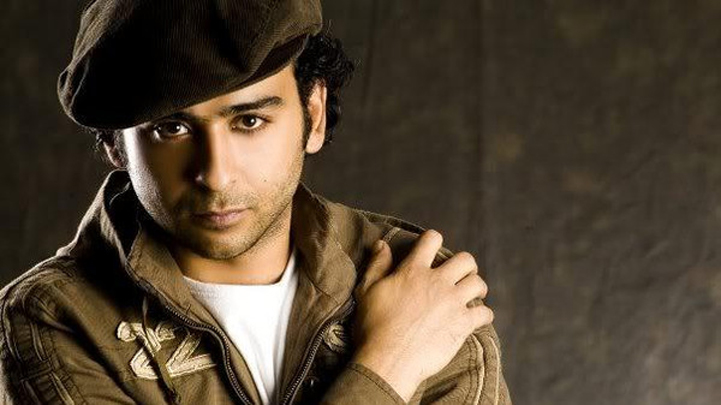 الفنان المصري أحمد عزمي