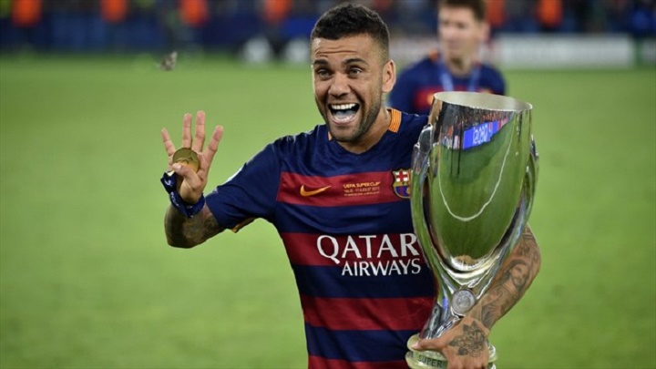 داني ألفيس لاعب برشلونة