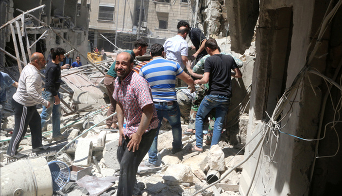 استمرار القصف الجوي من الجيش السوري على حلب