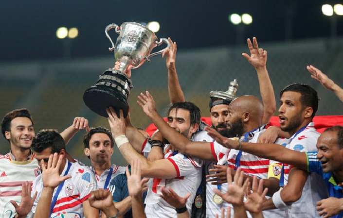 نادي الزمالك يرفع كأس مصر