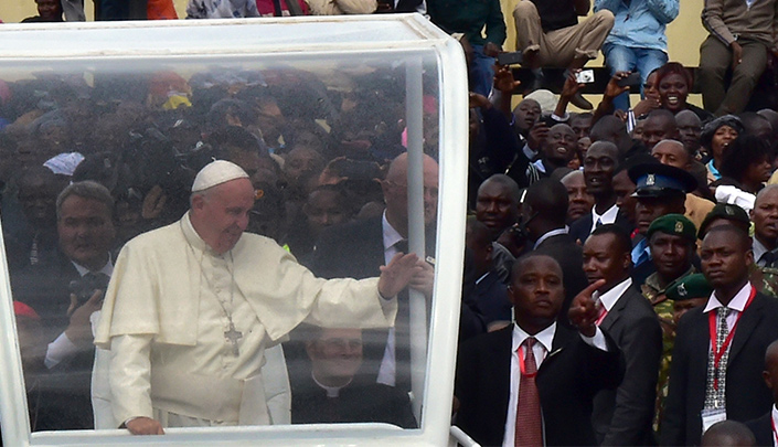  البابا فرنسيس خلال رحلته الإفريقية إلى نيروبي