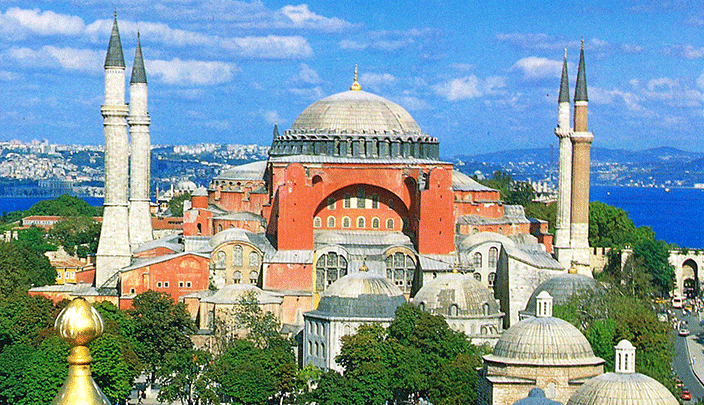 مسلمون أتراك يطالبون بإعادة فتح مسجد آيا صوفيا بإسطنبول