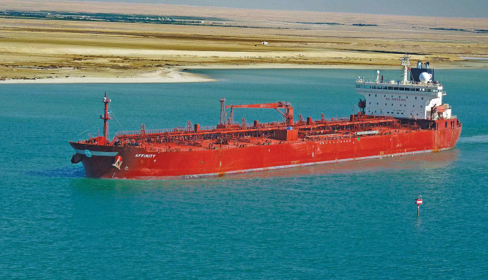 تخفيض رسوم عبور ناقلات النفط في قناة السويس