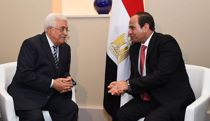 الرئيسان المصري عبدالفتاح السيسي والفلسطيني محمود عباس