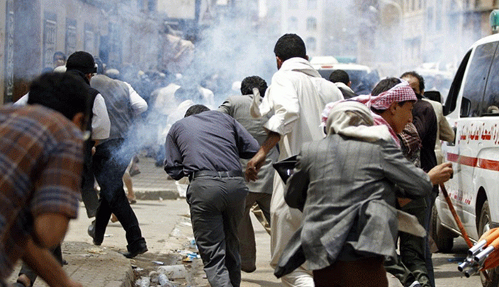 صورة أرشيفية لإحدى هجمات الحوثيين على المدنيين