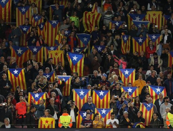 مجشعي برشلونة بأعلام كتالونيا
