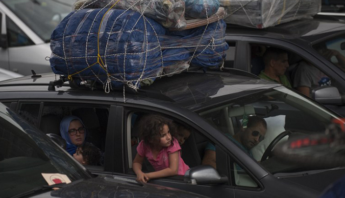 المغاربة ينتظرون بمركباتهم لعبور البحر المتوسط من إسبانيا إلى بلادهم