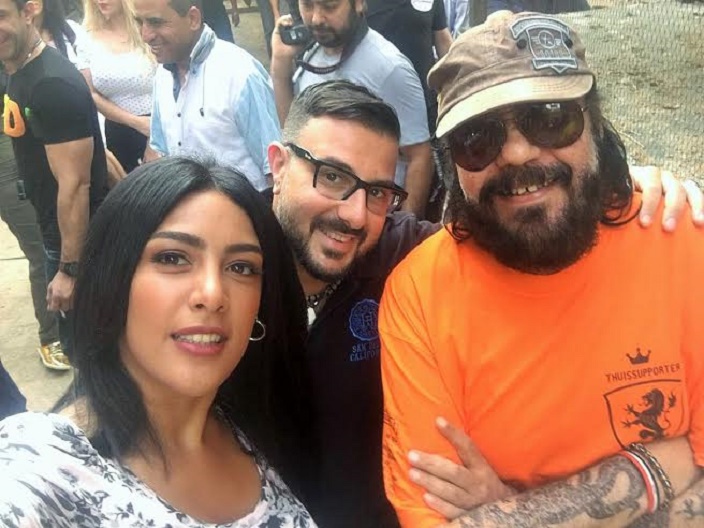 سيلفي يجمع طلعت زكريا والمشاركين في العمل