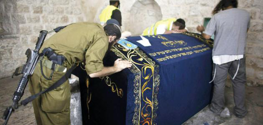 طقوس تلمودية يهودية على قبر النبي يوسف