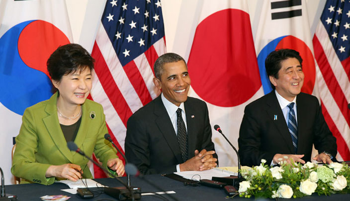 قادة الولايات المتحدة واليابان وكوريا الجنوبية
