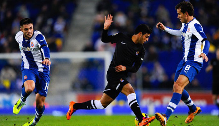 Реал сосьедад 2002 2003-04. Сосьедад эспаньол. Испания футбол. Лос грандос экситос эн эспаньоль. Сосьедад эспаньол.