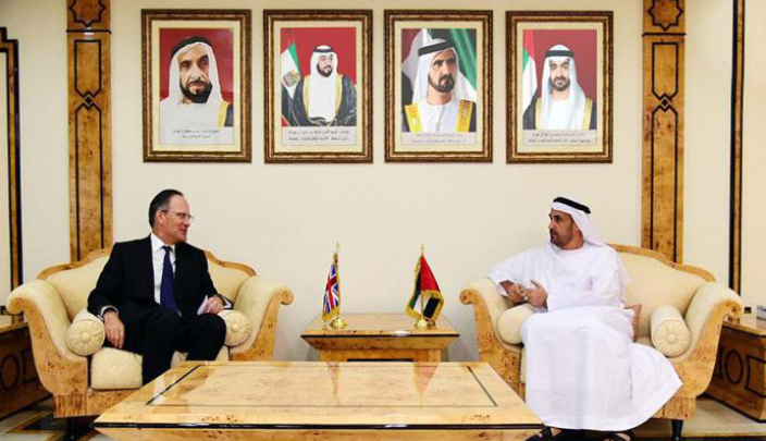وكيل وزارة الدفاع الإماراتية يلتقي السفير البريطاني