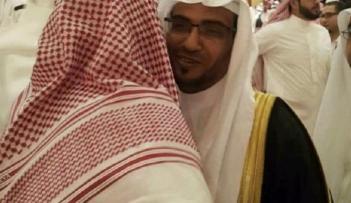 مواطن سعودي بمكة المكرمة احتفل بزواج ابنه في أحد المساجد