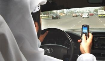 القيادة أثناء استخدام الجوال تسبب الكثير من الحوادث بالسعودية   