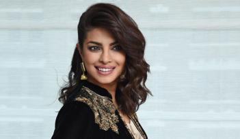 الفنانة الهندية العالمية بريانكا شوبرا