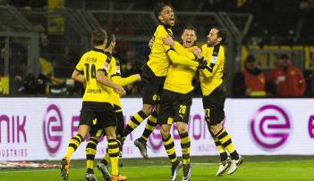 أوباميانج يحتفي بأحد أهدافه