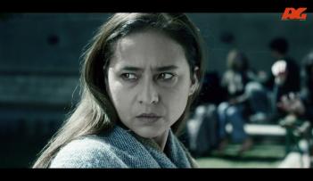نيللي كريم في مشهد من مسلسل سقوط حر