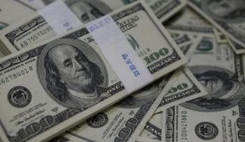 أوراق نقد من فئة المئة دولار