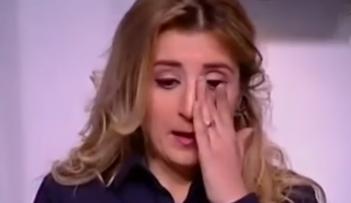 بكاء المذيعة السورية غفران كيالي