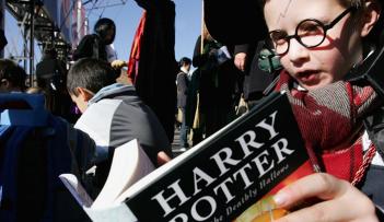 لقطة من كتاب لمسرحية لشخصية هاري بوتر