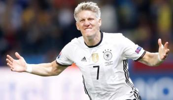 شفاينشتايجر لاعب وقائد ألمانيا