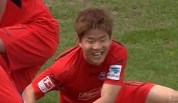 الكوري روي سونج-وو لاعب أرمينيا بيلفيلد الألماني