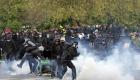 بالصور.. شرطة باريس تحتجز العشرات بعد اشتباكات مع ملثمين 
