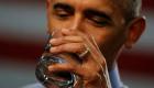 أوباما يشرب من مياه 