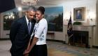 غرام في البيت الأبيض.. أوباما وزوجته يتبادلان الغزل أمام مؤسس أمريكا