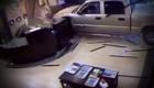 فيديو .. رجل يقتحم فندقًا بسيارته بسبب خلاف مالي