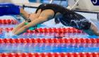 أصغر سباحة أوليمبية بلا مدرب وبزي ممزق