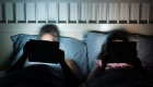 القراءة من "التابلت" قد تسبب نومًا غير مريح