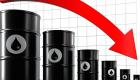 الخوف من تخمة المعروض العالمي يهبط بأسعار النفط 4%