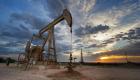 النفط يهبط أكثر من 4% بفعل زيادة في المخزونات الأمريكية والقلق بشأن اوبك