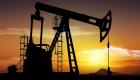 أسعار النفط تواصل الهبوط مع تراجع معنويات المستثمرين 