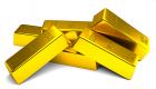 الذهب قرب أقل مستوى في أسبوعين والدولار القوي يكبح المكاسب