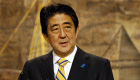 رئيس الوزراء الياباني يرجئ رفع ضريبة المبيعات